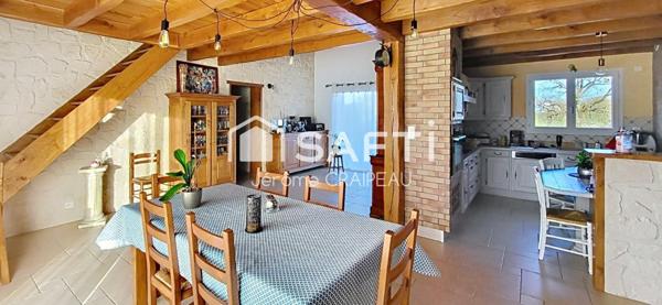 Maison de 4 chambres d'environ 148 m2 de surface habitable sur une parcelle de 1253 m2.