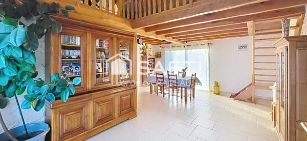 Maison de 4 chambres d'environ 148 m2 de surface habitable sur une parcelle de 1253 m2.