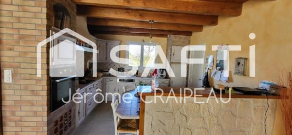 Maison de 4 chambres d'environ 148 m2 de surface habitable sur une parcelle de 1253 m2.