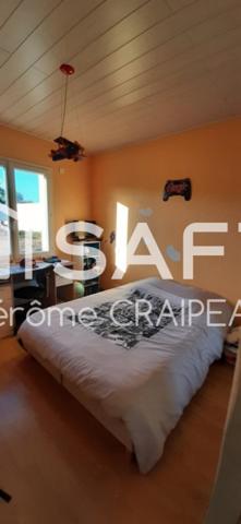 Maison de 4 chambres d'environ 148 m2 de surface habitable sur une parcelle de 1253 m2.