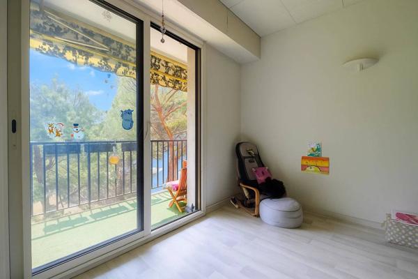 T3 Résidence standing avec piscine et tennis.