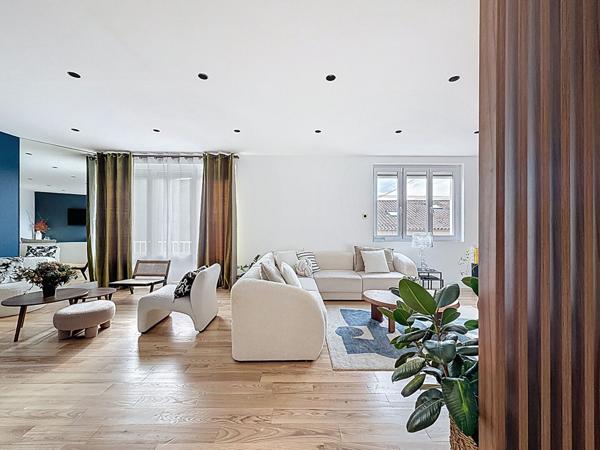 Maison spacieuse entièrement rénovée à vendre à Limoges - 4 chambres, 165 m² - garage double