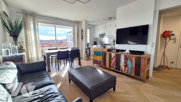 Au pied de la Place Général de Gaulle, un 3 Pièces en dernier étage avec terrasse et garage !