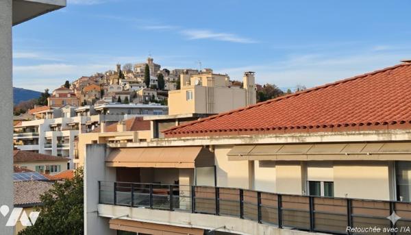 Au pied de la Place Général de Gaulle, un 3 Pièces en dernier étage avec terrasse et garage !