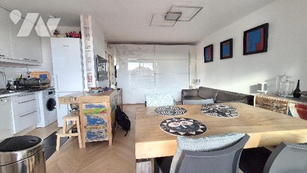 Au pied de la Place Général de Gaulle, un 3 Pièces en dernier étage avec terrasse et garage !