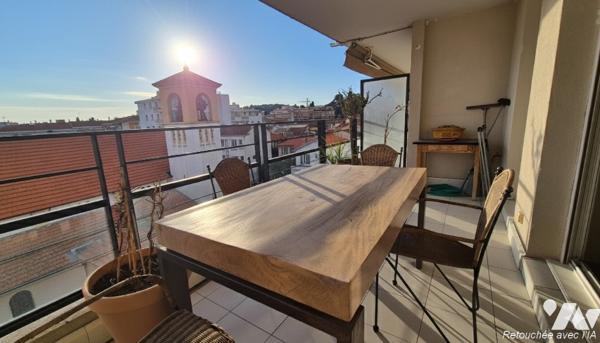 Au pied de la Place Général de Gaulle, un 3 Pièces en dernier étage avec terrasse et garage !