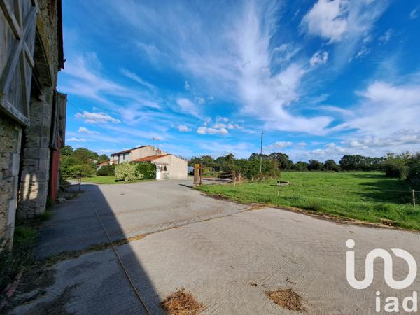 Maison à vendre 9 pièces 250 m² Le Poiré-sur-Vie