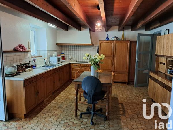Maison à vendre 9 pièces 250 m² Le Poiré-sur-Vie