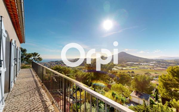 Maison à vendre    8 pièces • 201 m2 Carqueiranne