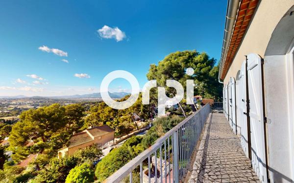 Maison à vendre    8 pièces • 201 m2 Carqueiranne