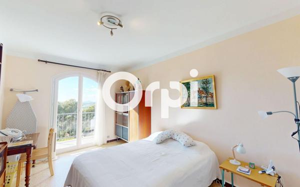 Maison à vendre    8 pièces • 201 m2 Carqueiranne