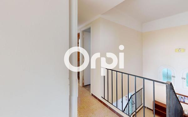 Maison à vendre    8 pièces • 201 m2 Carqueiranne