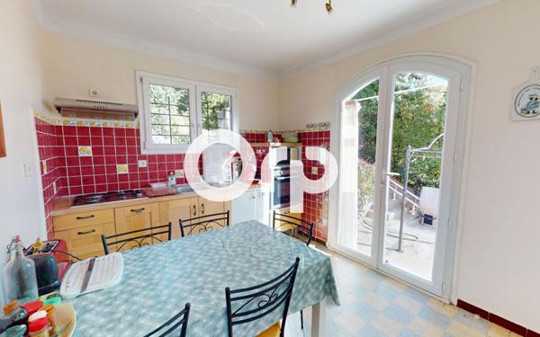 Maison à vendre    8 pièces • 201 m2 Carqueiranne