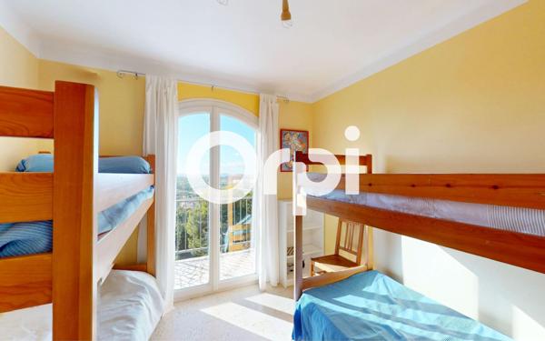 Maison à vendre    8 pièces • 201 m2 Carqueiranne