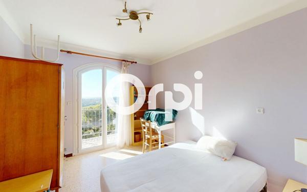 Maison à vendre    8 pièces • 201 m2 Carqueiranne