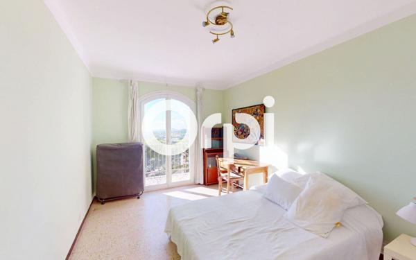 Maison à vendre    8 pièces • 201 m2 Carqueiranne