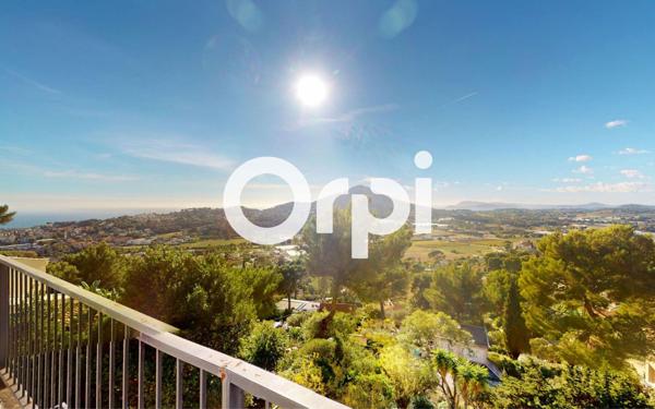 Maison à vendre    8 pièces • 201 m2 Carqueiranne