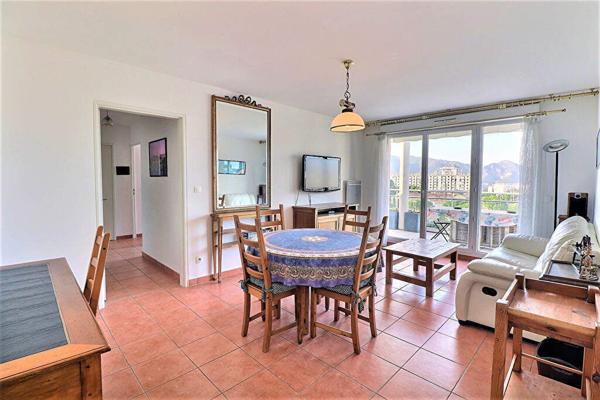 LOCATION-Marseille 13012 La Fourragère- Appartement T3 dernier étage - terrasse 25 m2 - ascenseur -place de parking