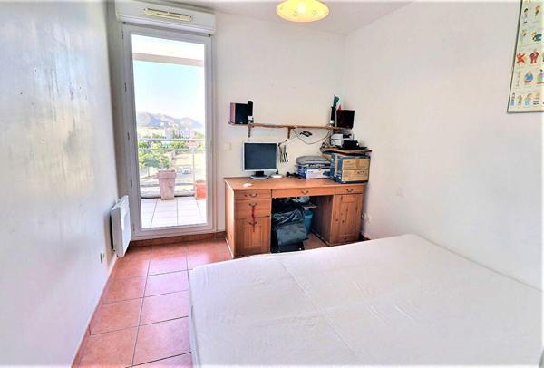LOCATION-Marseille 13012 La Fourragère- Appartement T3 dernier étage - terrasse 25 m2 - ascenseur -place de parking