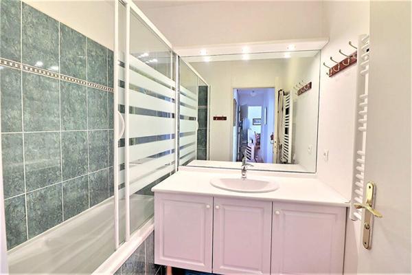 LOCATION-Marseille 13012 La Fourragère- Appartement T3 dernier étage - terrasse 25 m2 - ascenseur -place de parking