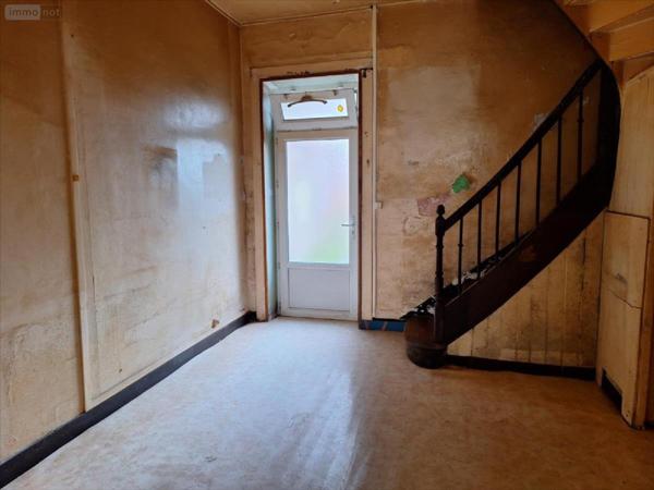 Immeuble à vendre à Saint-Denis-de-Gastines en Mayenne (53500), ref : 53077-1053745