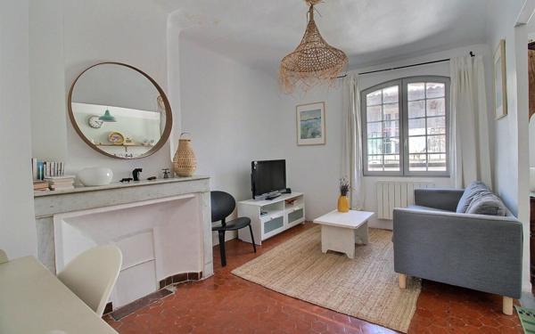 Appartement à vendre    3 pièces • 47 m2 Marseille 2