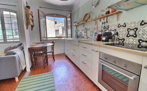 Appartement à vendre    3 pièces • 47 m2 Marseille 2