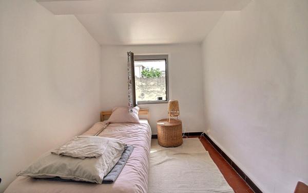 Appartement à vendre    3 pièces • 47 m2 Marseille 2
