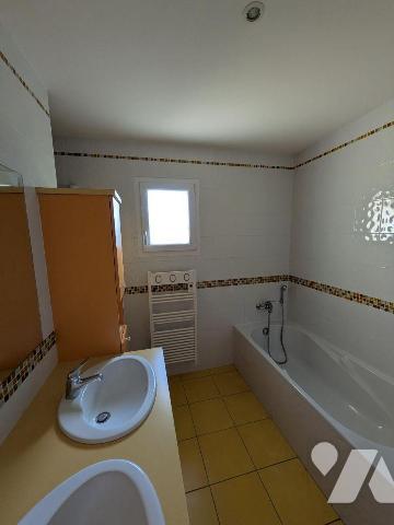 Guichen, en impasse, maison de 2009 offrant un environnement calme avec une belle vue dégagée s...