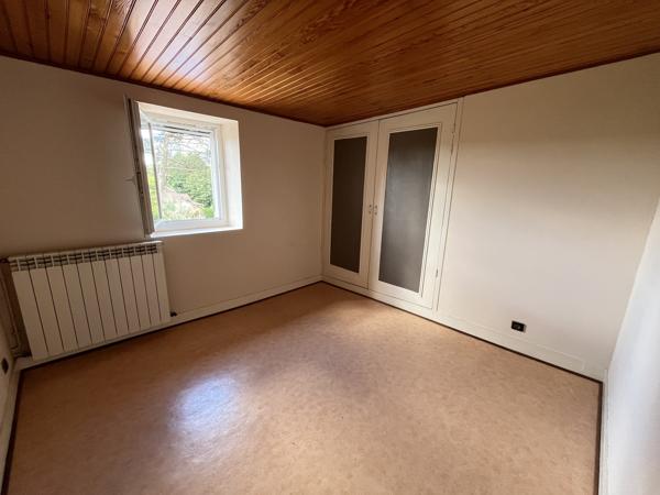 Maison en pierres 200 M2 habitables avec piscine et dépendances sur 7075 M2