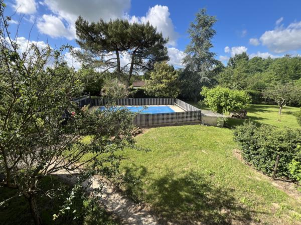 Maison en pierres 200 M2 habitables avec piscine et dépendances sur 7075 M2