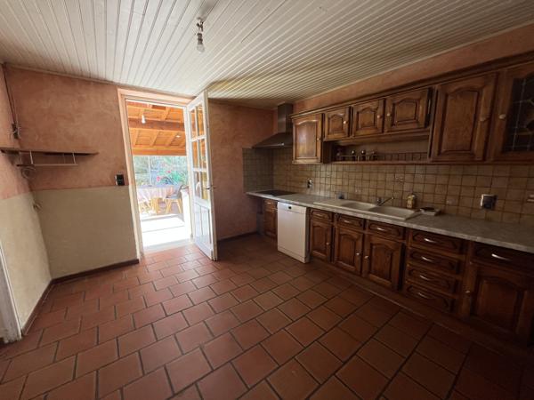 Maison en pierres 200 M2 habitables avec piscine et dépendances sur 7075 M2