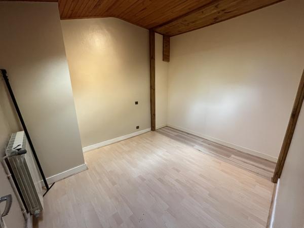 Maison en pierres 200 M2 habitables avec piscine et dépendances sur 7075 M2