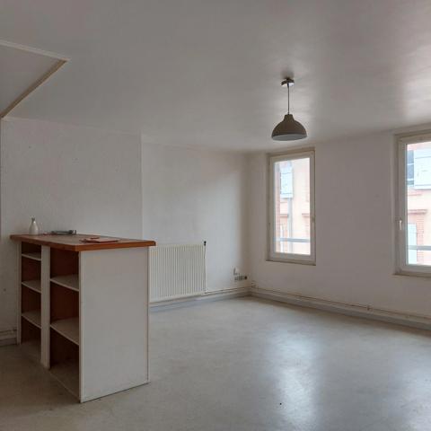 Immeuble à vendre MONTAUBAN (82)local commercial et 3 appartements