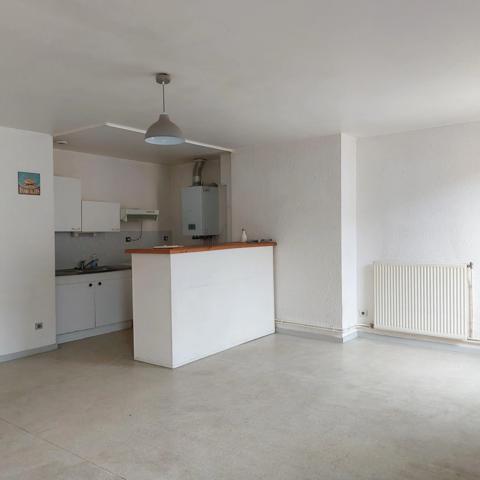 Immeuble à vendre MONTAUBAN (82)local commercial et 3 appartements