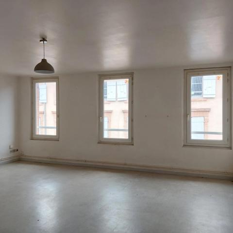 Immeuble à vendre MONTAUBAN (82)local commercial et 3 appartements