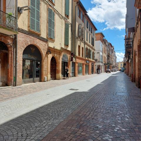 Immeuble à vendre MONTAUBAN (82)local commercial et 3 appartements
