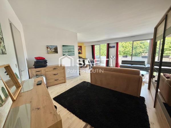 APPARTEMENT UNE CHAMBRE AVEC TERRASSE ET PLACE DE PARKING A NIORT