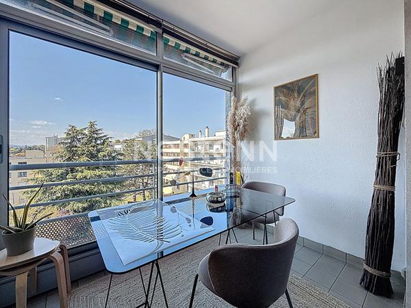 Grand Appartement 4 Pièces RENOVE MODERNE Traversant avec Terrasses Cave Possibilité Garages - 69500 BRON