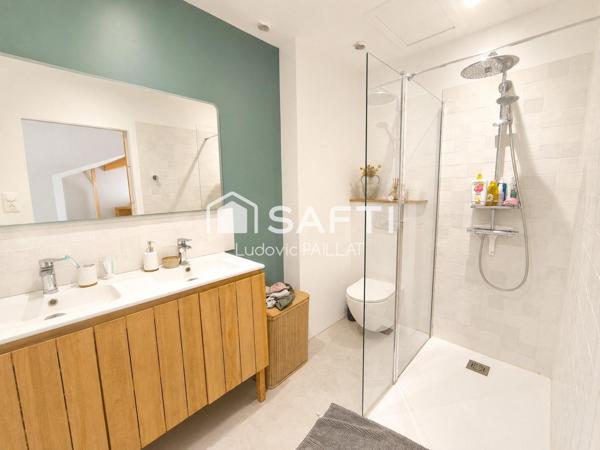 Maison en très bon état, 2 chambres avec climatisation