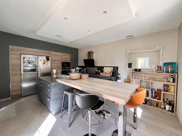 NIMES - VEDELIN - CARREAU DE LANES - MAISON - PISCINE - 6 CHAMBRES  -  DEPENDANCE - GARAGE - CALME - SANS VIS A VIS -