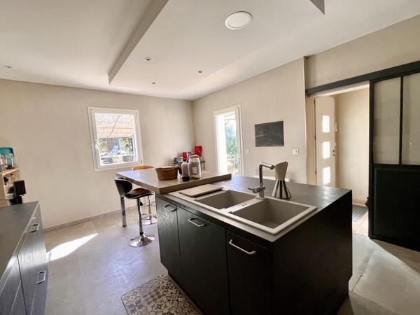 NIMES - VEDELIN - CARREAU DE LANES - MAISON - PISCINE - 6 CHAMBRES  -  DEPENDANCE - GARAGE - CALME - SANS VIS A VIS -