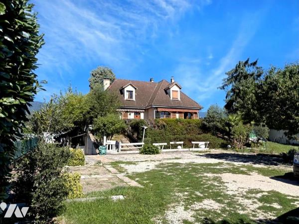 A VENDRE - EN EXCLUSIVITE - MAISON - SPECIAL INVESTISSEUR - Sur terrain de 1.324 m2 en zone UGa1 -  