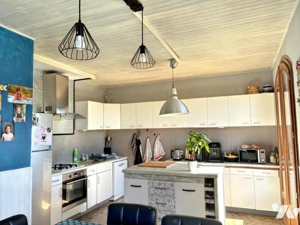 A VENDRE - EN EXCLUSIVITE - MAISON - SPECIAL INVESTISSEUR - Sur terrain de 1.324 m2 en zone UGa1 -  