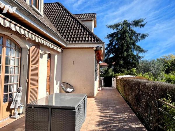 A VENDRE - EN EXCLUSIVITE - MAISON - SPECIAL INVESTISSEUR - Sur terrain de 1.324 m2 en zone UGa1 -  