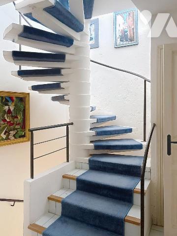 MAISON DE VILLAGE VUE BAIE DE CANNES  170 M² AU COEUR DU SUQUET HISTORIQUE DE CANNES AVEC GARAGE.