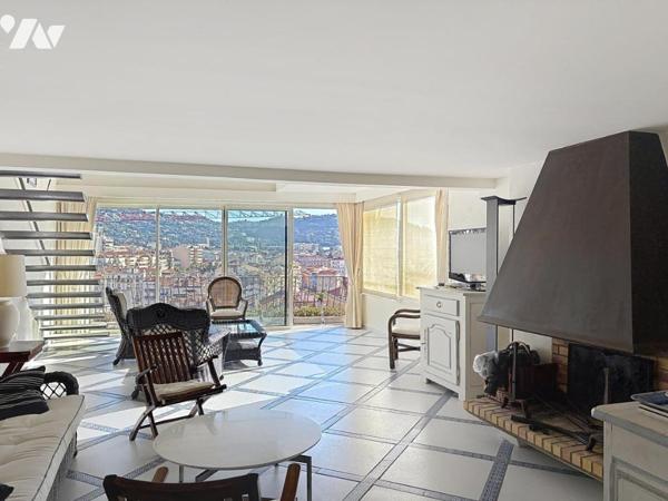 MAISON DE VILLAGE VUE BAIE DE CANNES  170 M² AU COEUR DU SUQUET HISTORIQUE DE CANNES AVEC GARAGE.
