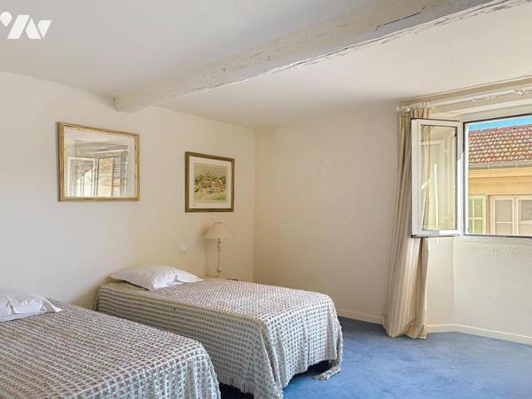 MAISON DE VILLAGE VUE BAIE DE CANNES  170 M² AU COEUR DU SUQUET HISTORIQUE DE CANNES AVEC GARAGE.