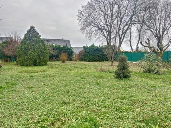 Terrain idéalement situé dans Esvres, libre constructeur