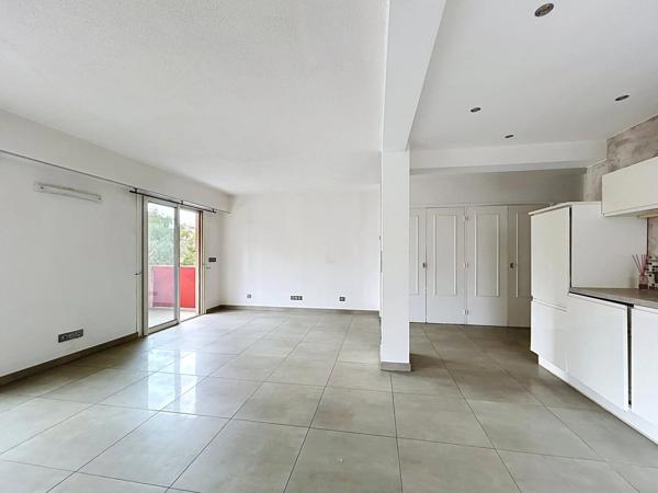 Vente                                                      Appartement
                        
                     2 pièces                      57 m2                     à Cannes